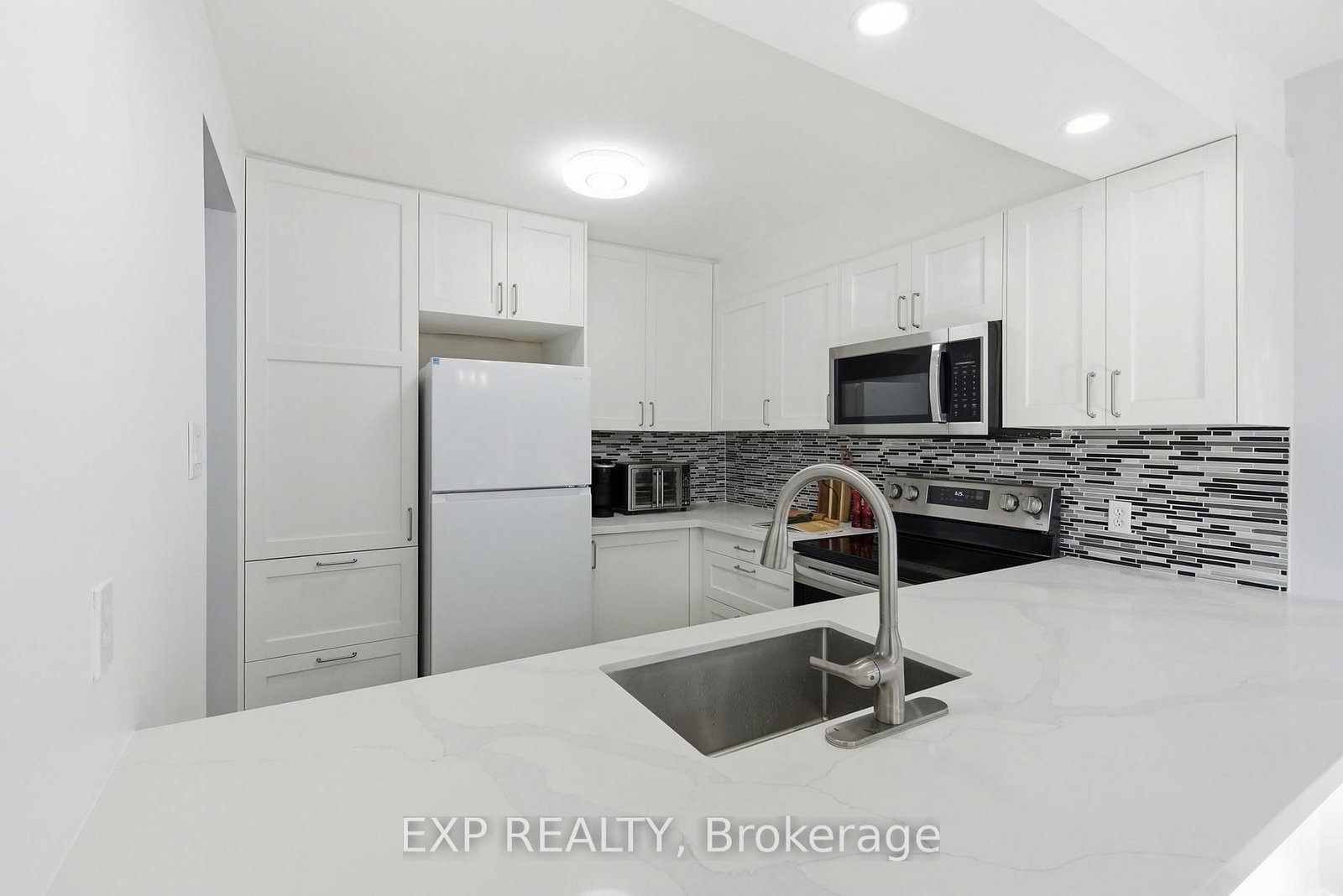 64 Parklane Circle • Clarington, ON photo 5