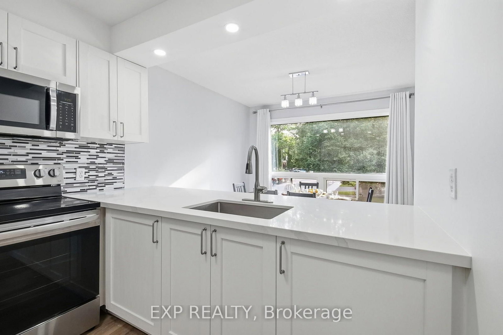 64 Parklane Circle • Clarington, ON photo 6