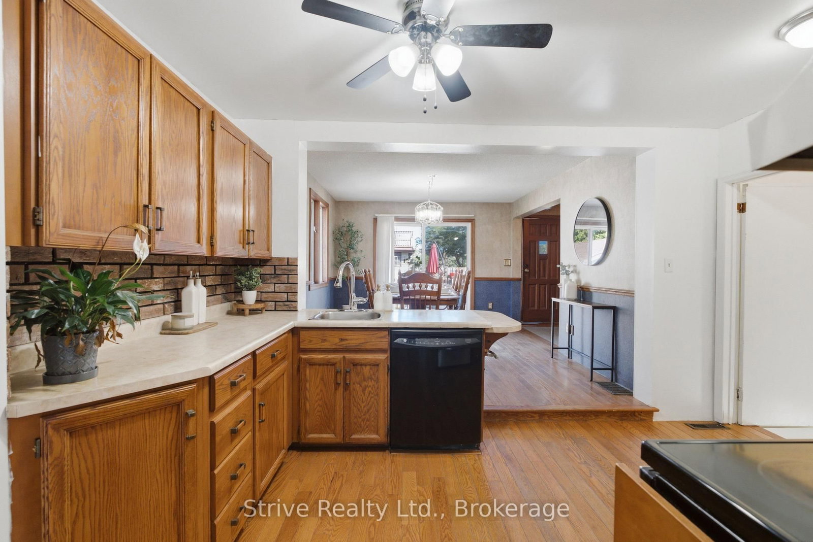 7 Admiral Road • Ajax, ON photo 11