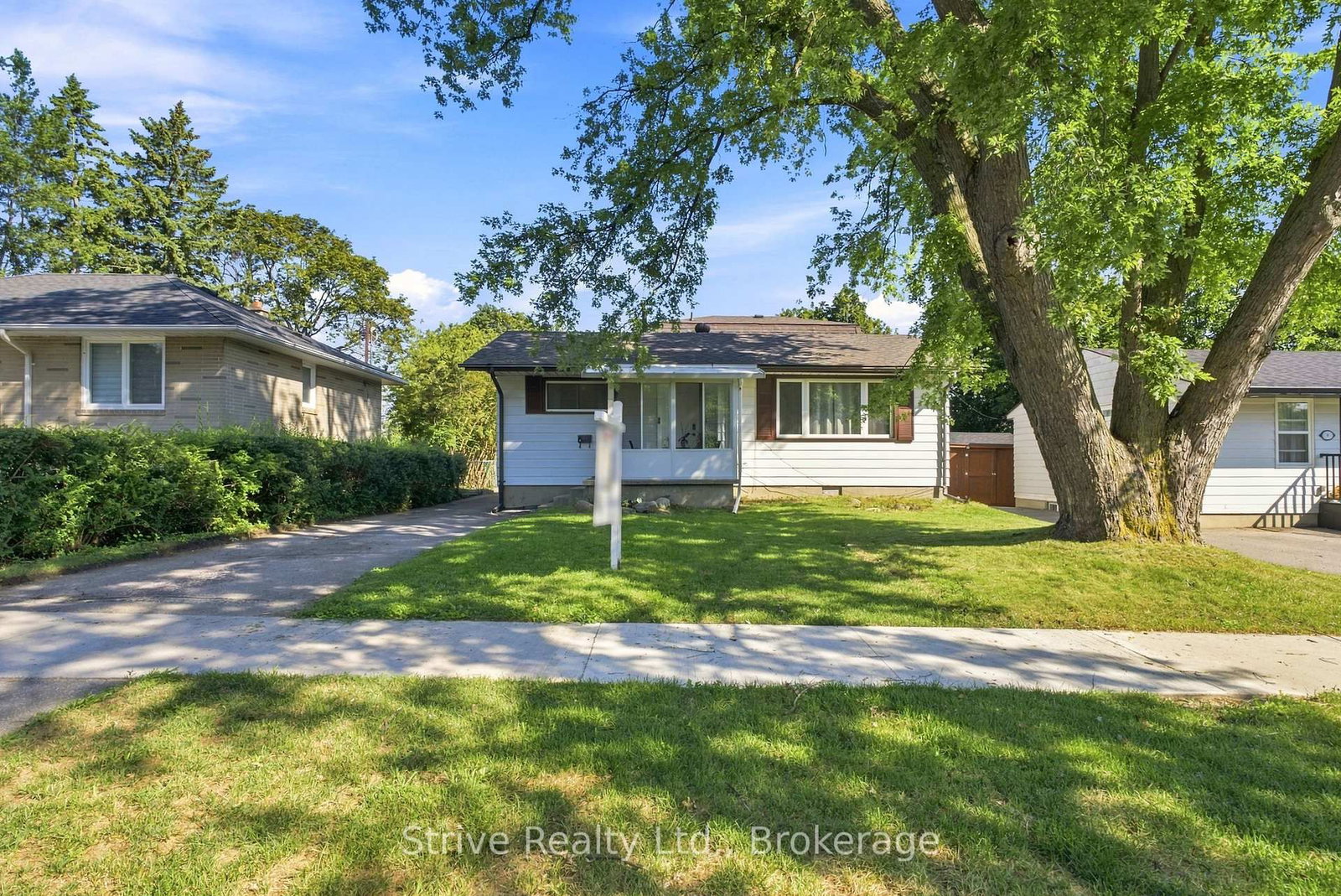 7 Admiral Road • Ajax, ON photo 3