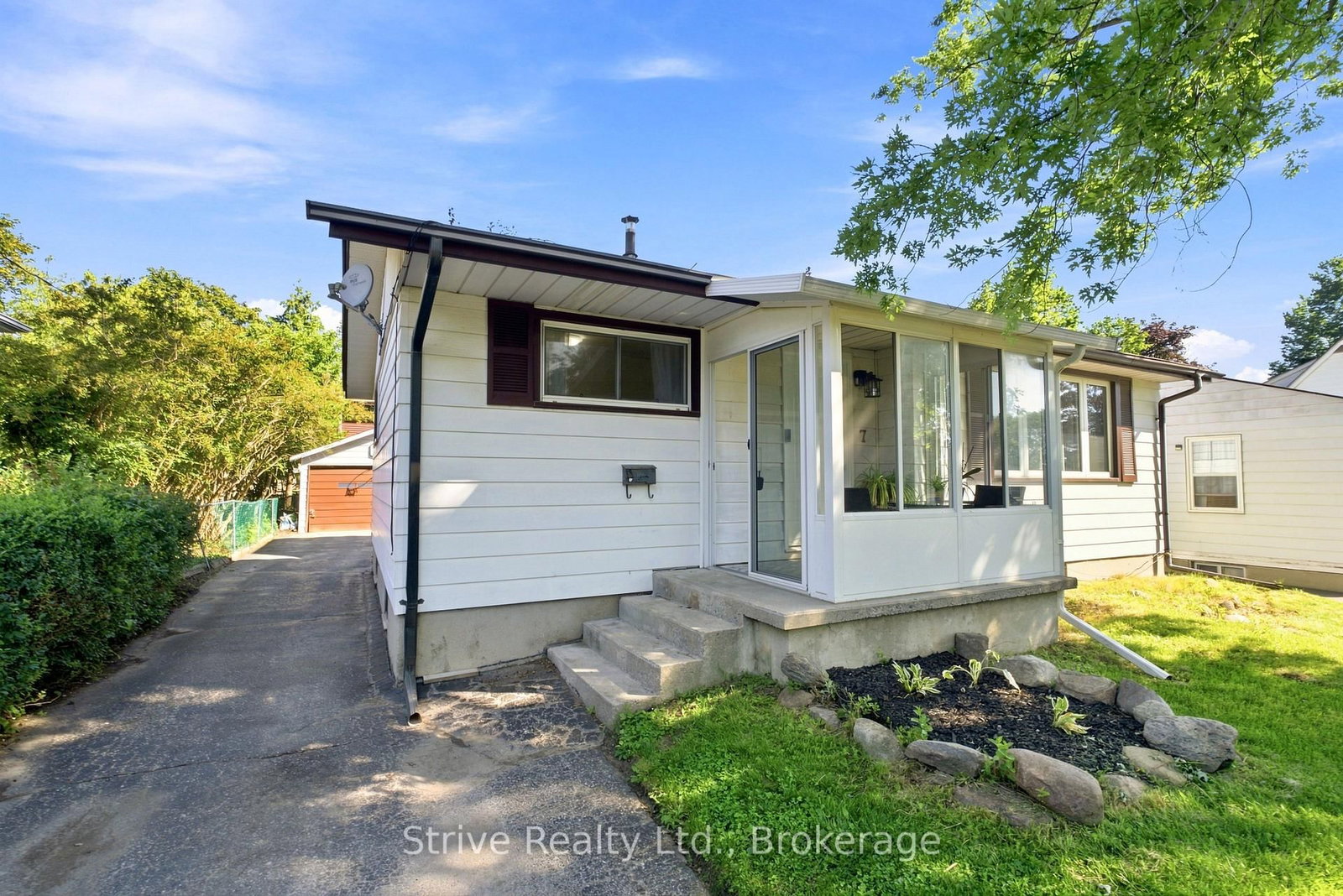 7 Admiral Road • Ajax, ON photo 4