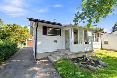 7 Admiral Road • Ajax, ON photo 4