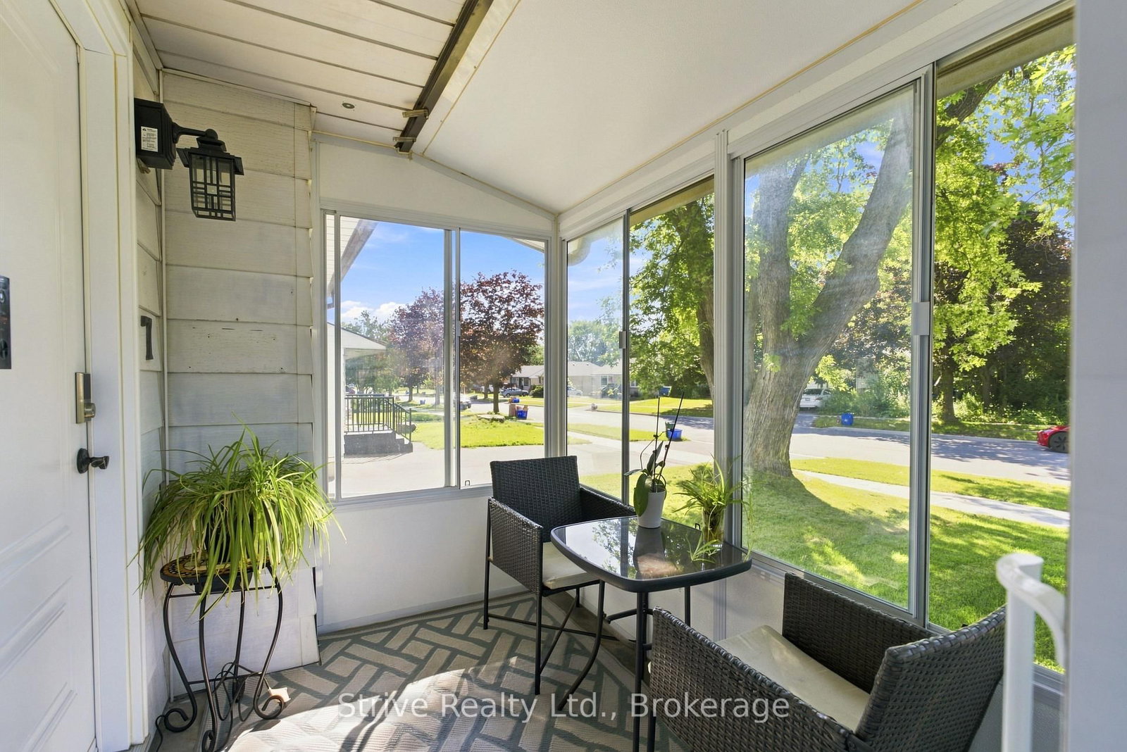 7 Admiral Road • Ajax, ON photo 5