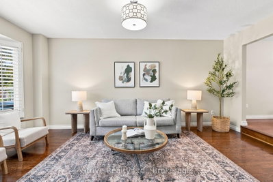 5 Carriage Lane • Clarington, ON photo 4