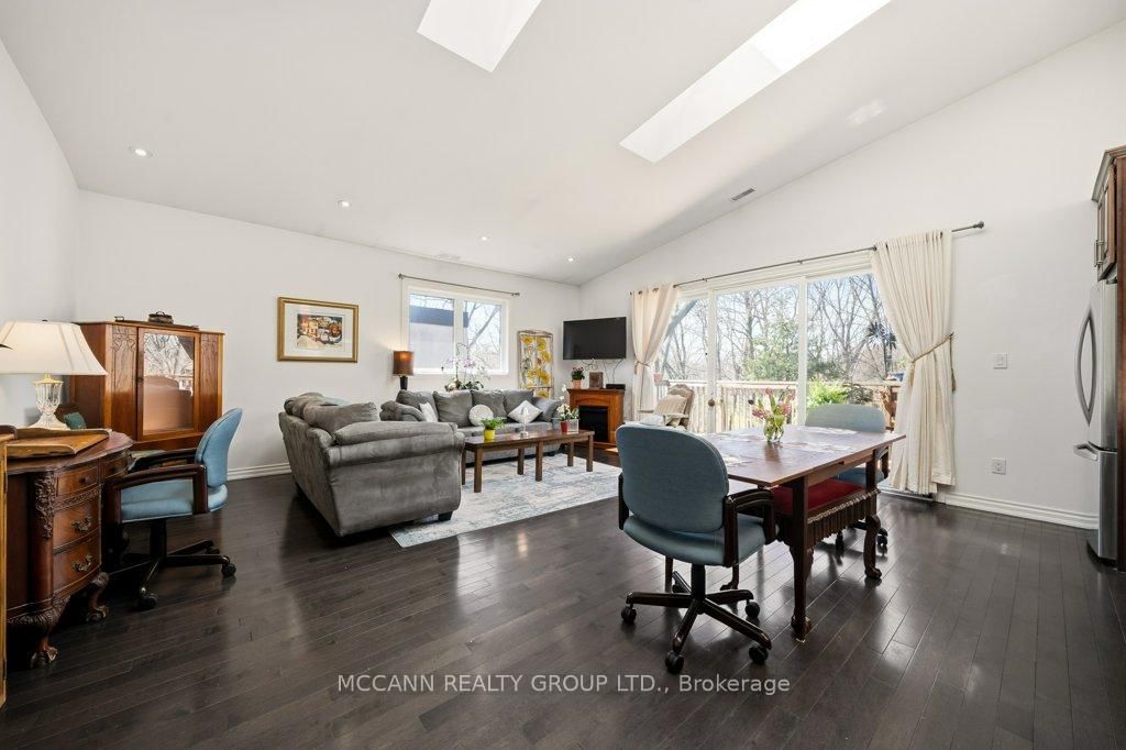 124 Scarboro Crescent • Toronto, ON photo 18