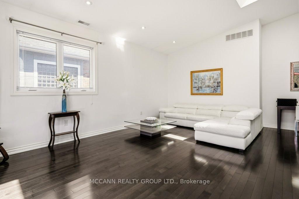124 Scarboro Crescent • Toronto, ON photo 28