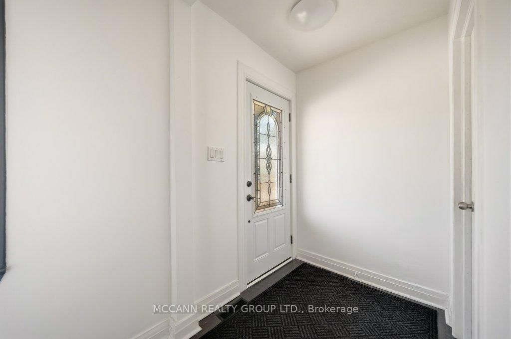 124 Scarboro Crescent • Toronto, ON photo 4