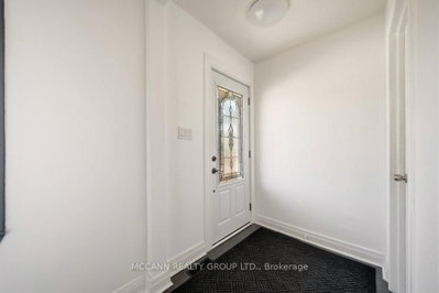 124 Scarboro Crescent • Toronto, ON photo 4