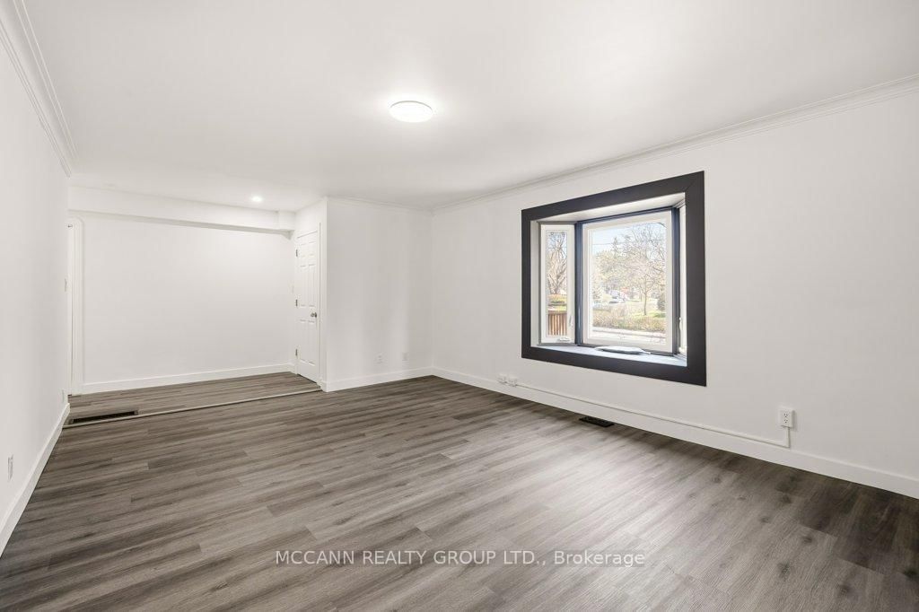 124 Scarboro Crescent • Toronto, ON photo 5