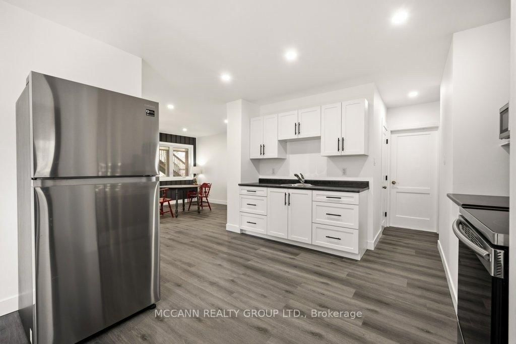 124 Scarboro Crescent • Toronto, ON photo 8
