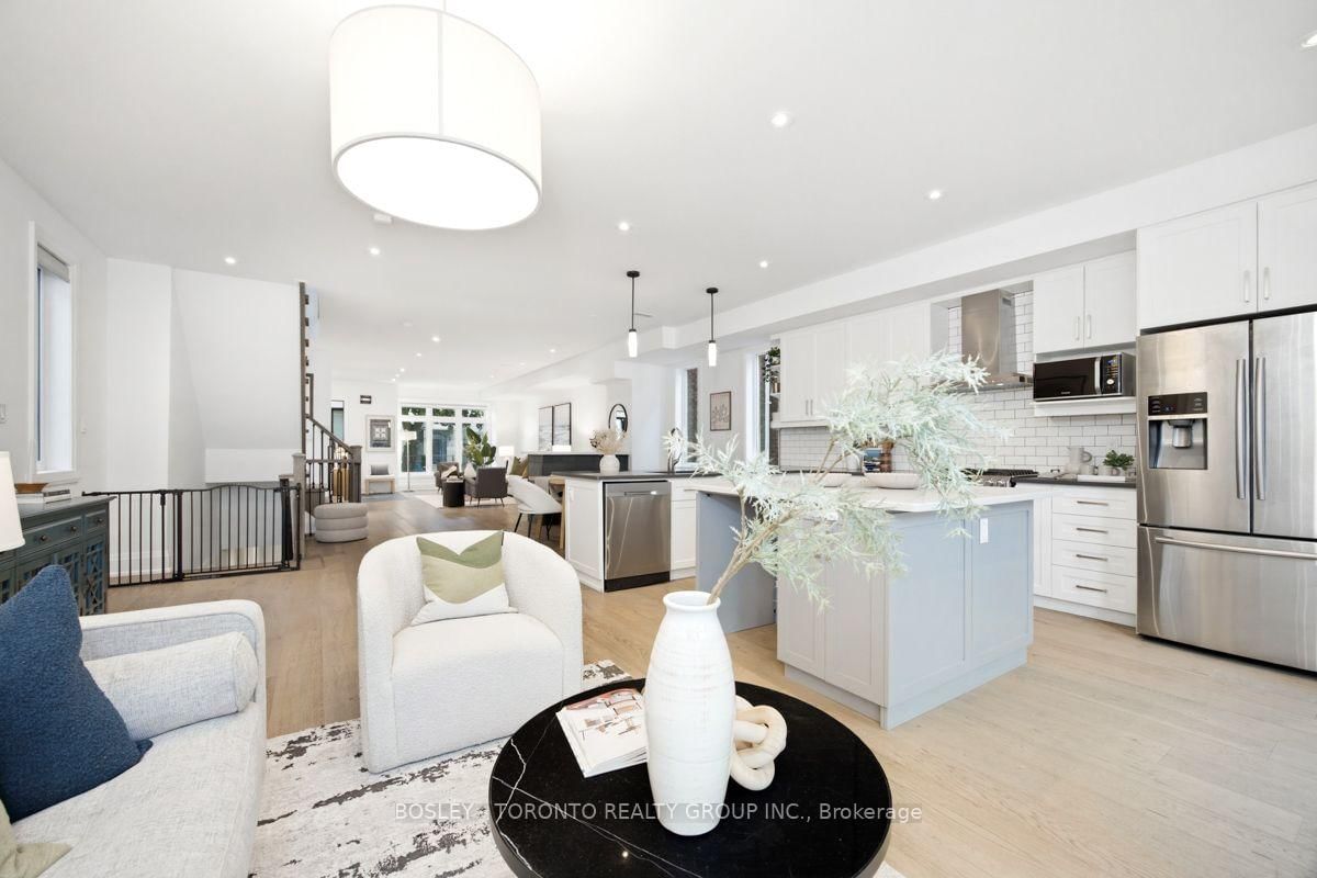 99 Cadorna Avenue • Toronto, ON photo 15