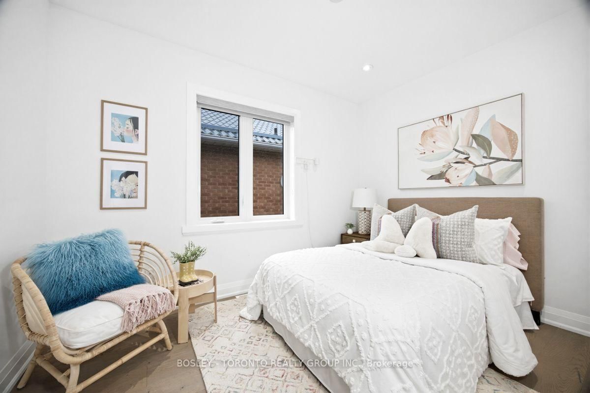 99 Cadorna Avenue • Toronto, ON photo 24