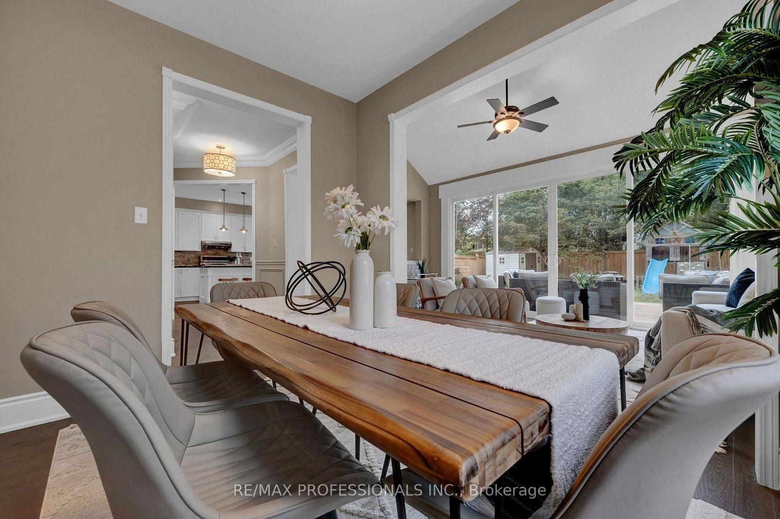 8 Shelter Bay Court • Whitby, ON photo 12