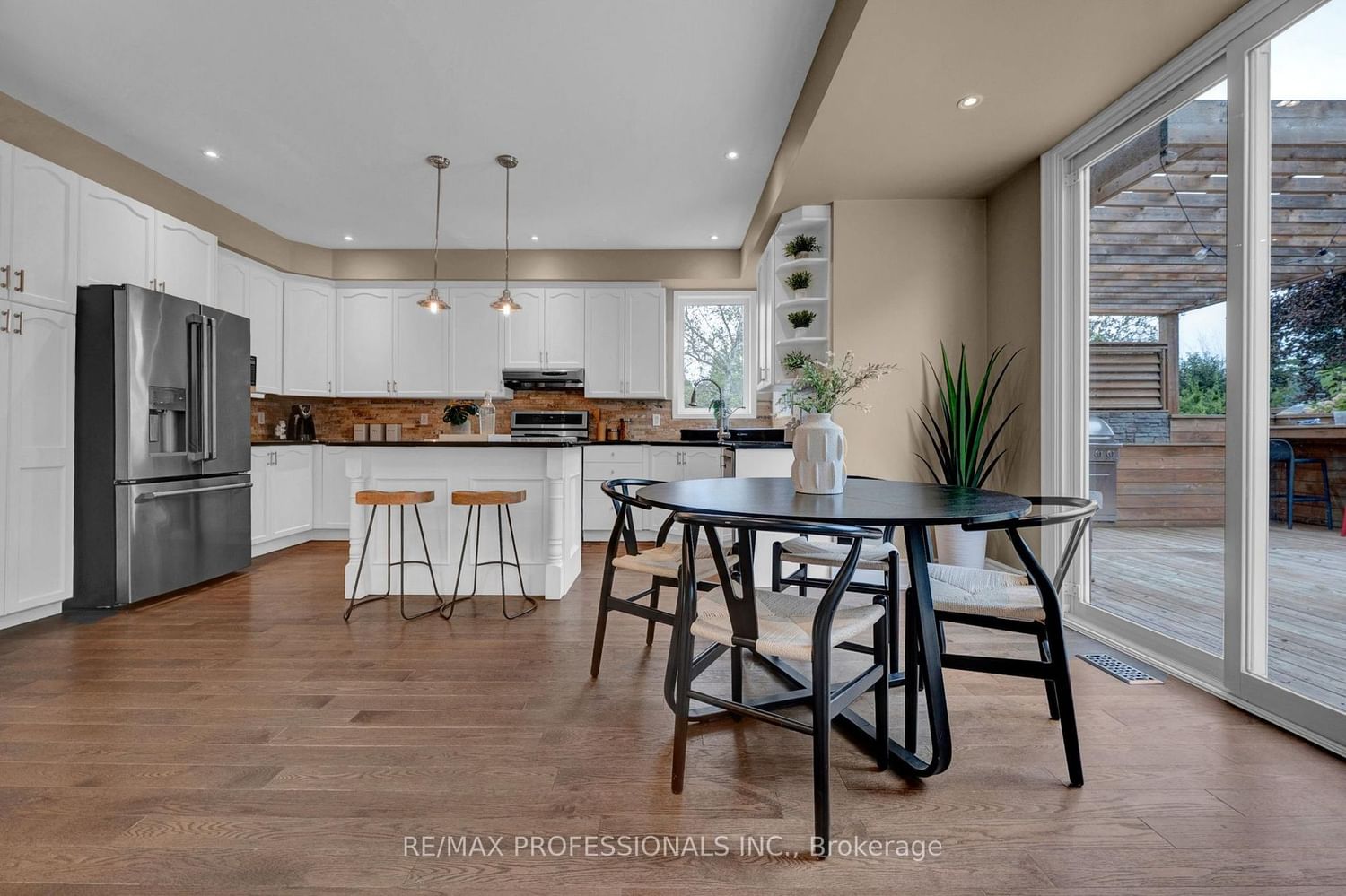 8 Shelter Bay Court • Whitby, ON photo 15