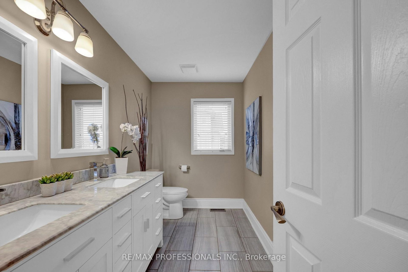 8 Shelter Bay Court • Whitby, ON photo 17