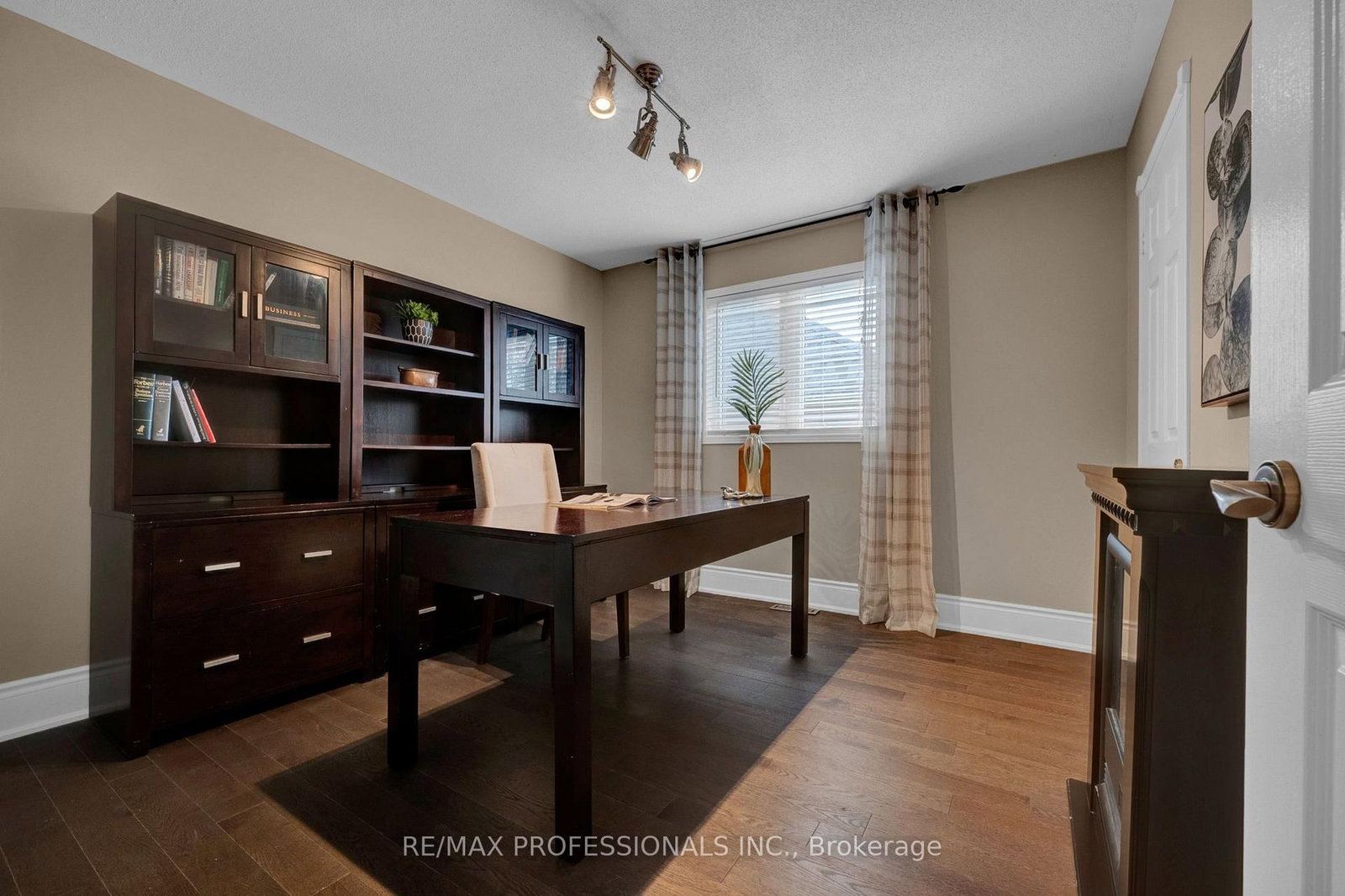 8 Shelter Bay Court • Whitby, ON photo 21