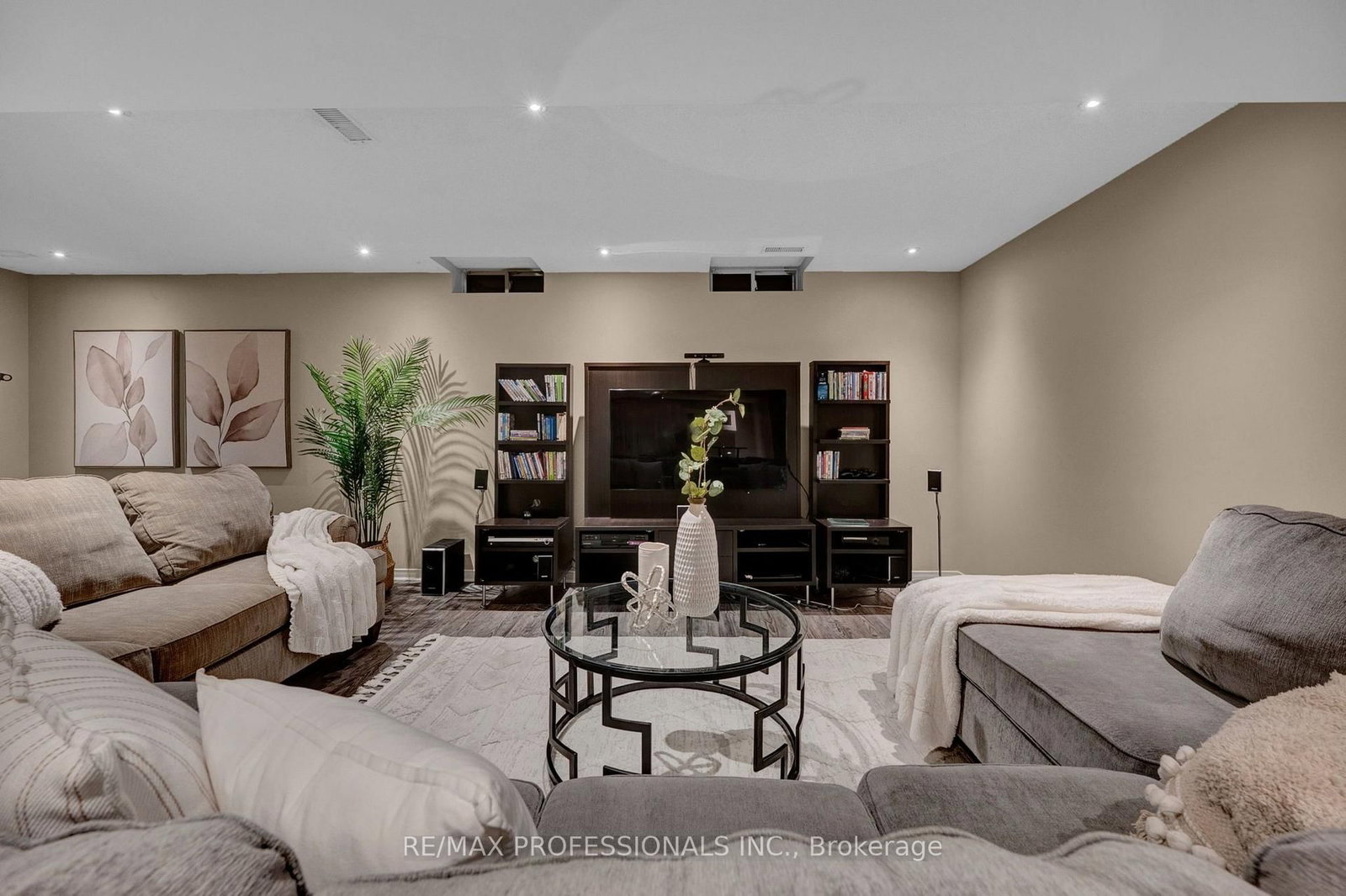 8 Shelter Bay Court • Whitby, ON photo 28