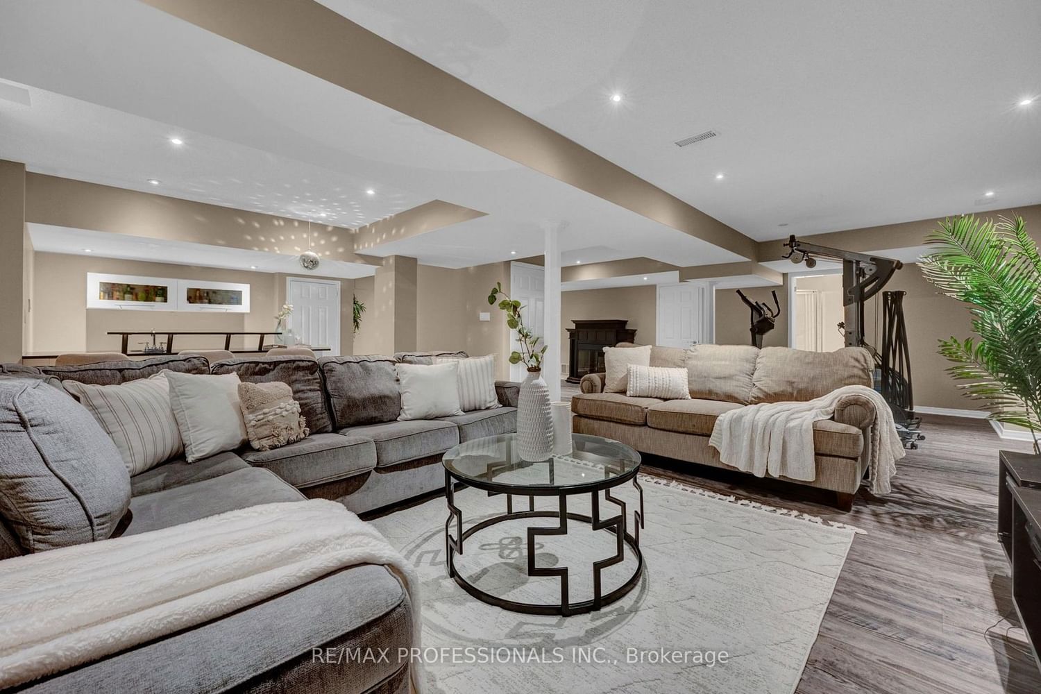 8 Shelter Bay Court • Whitby, ON photo 30