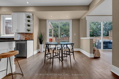 8 Shelter Bay Court • Whitby, ON photo 8