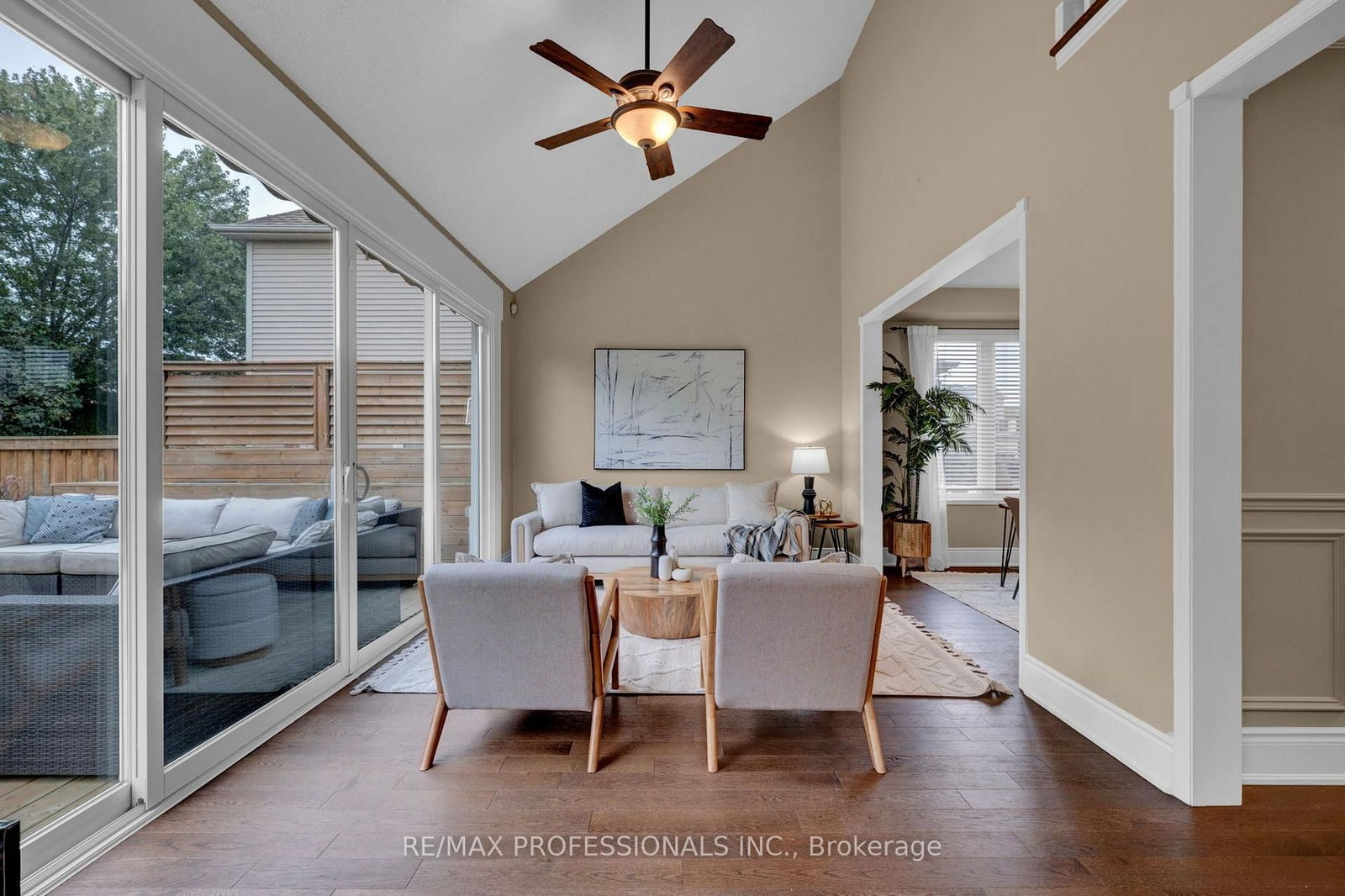 8 Shelter Bay Court • Whitby, ON photo 9