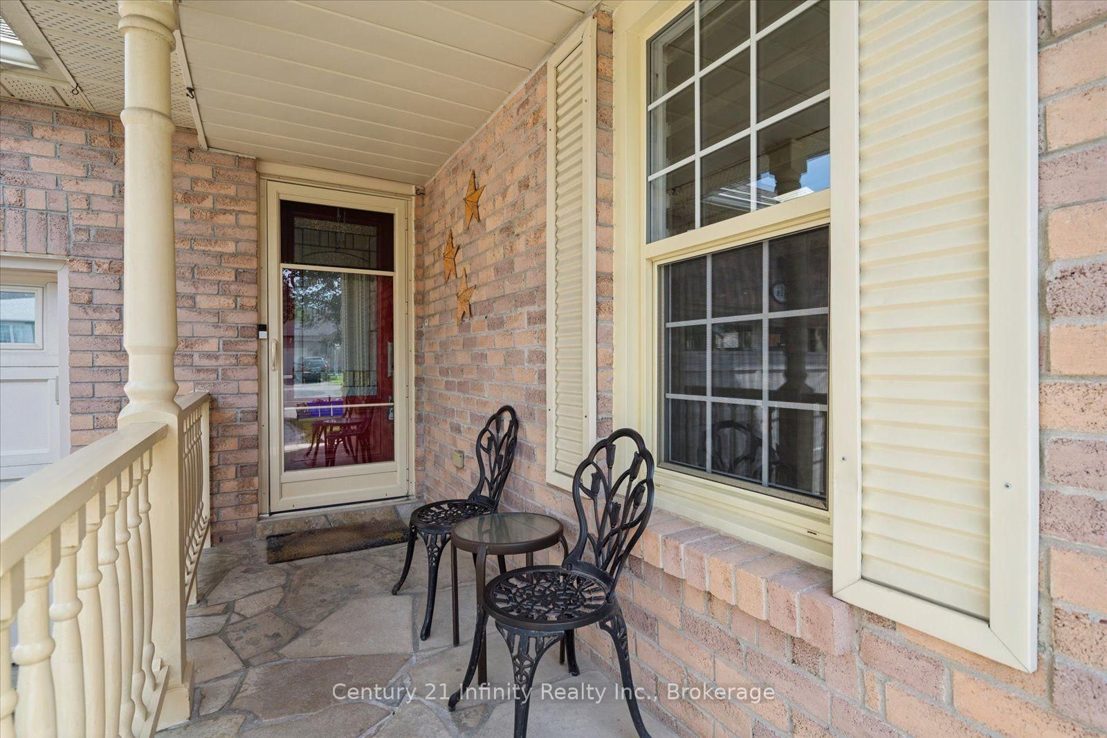 814 Lochness Crescent • Oshawa, ON photo 3