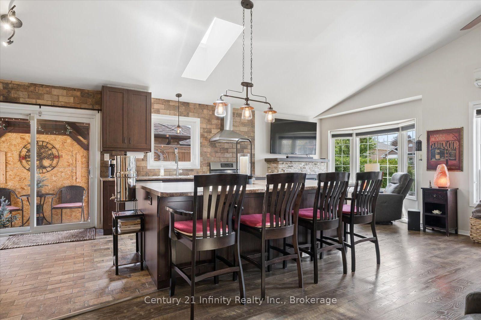 814 Lochness Crescent • Oshawa, ON photo 6