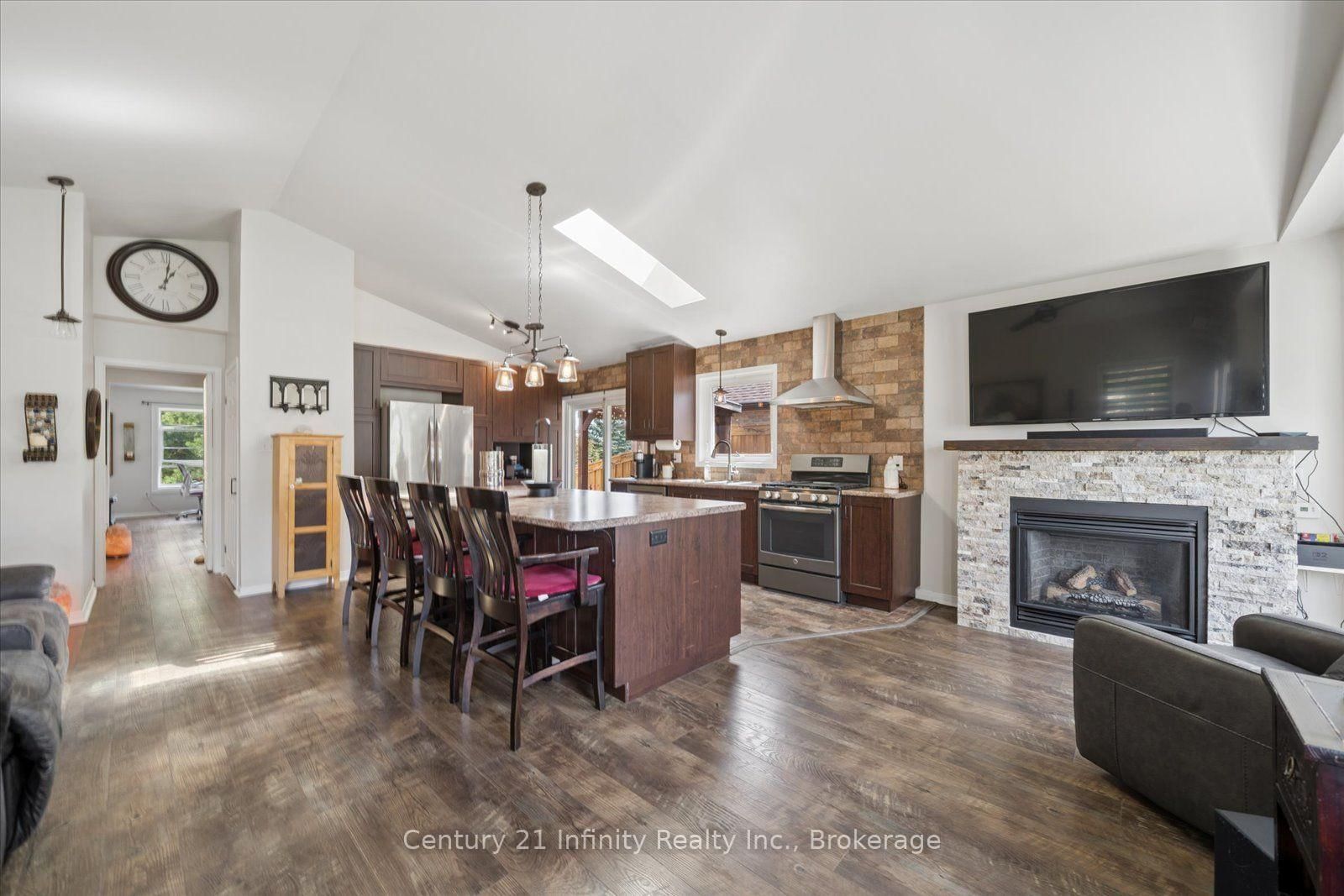 814 Lochness Crescent • Oshawa, ON photo 8