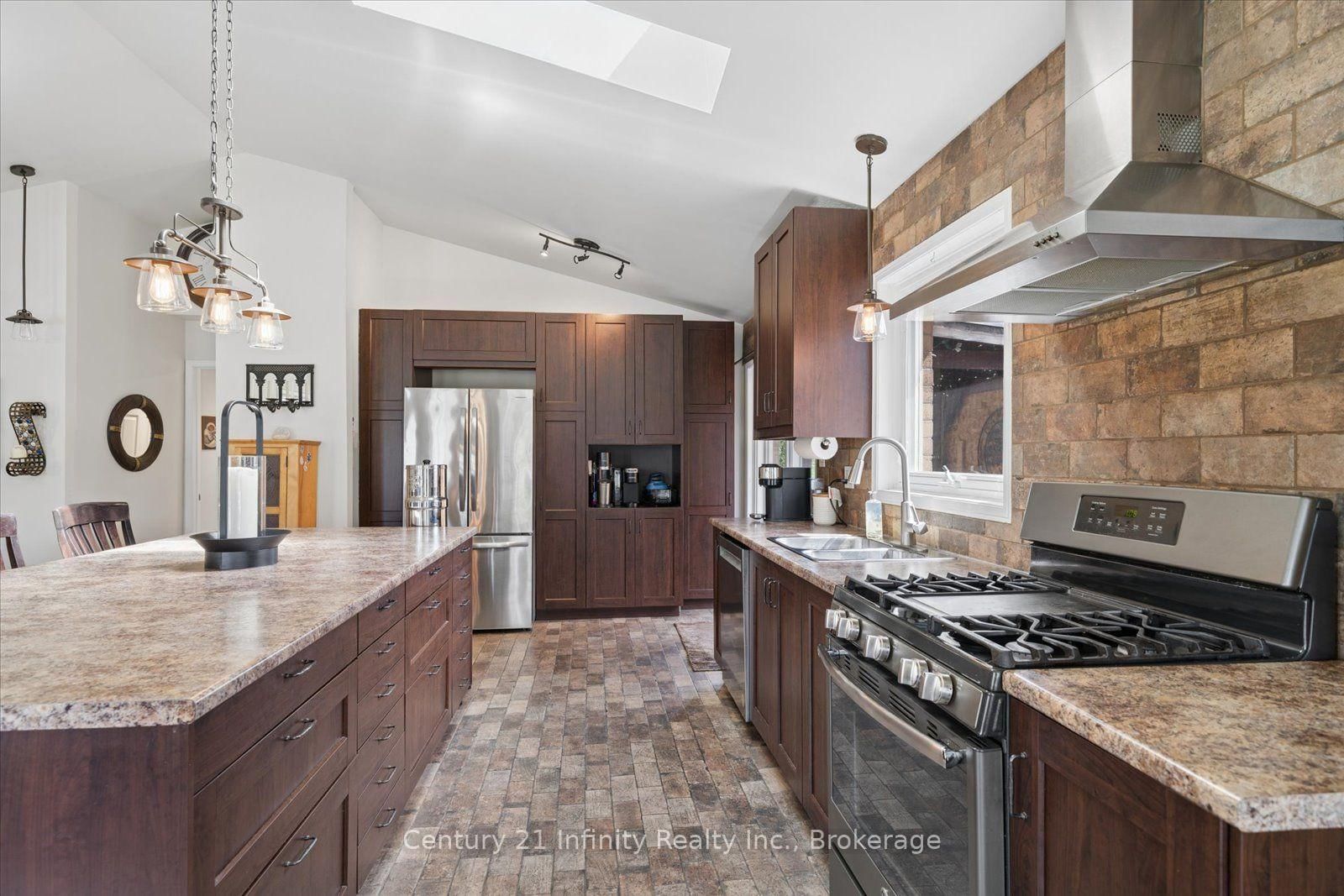 814 Lochness Crescent • Oshawa, ON photo 9