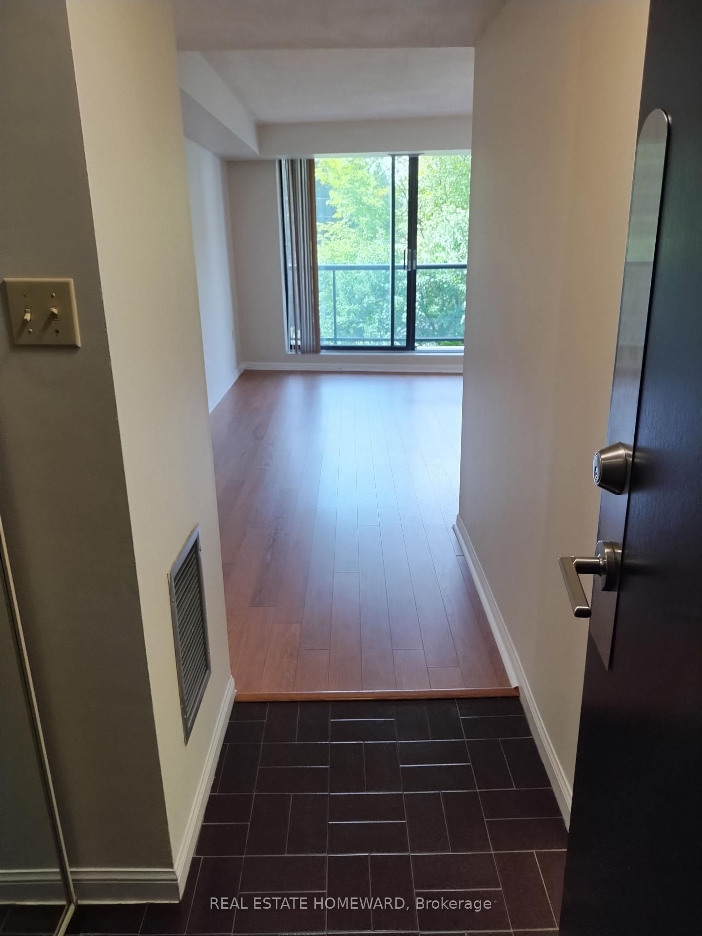 401 - 757 Victoria Park Avenue, Toronto 4