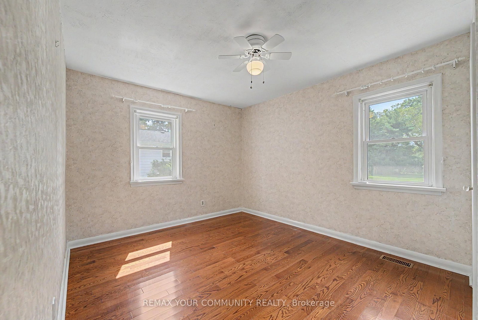 4690 Baldwin Street S • Whitby, ON photo 11