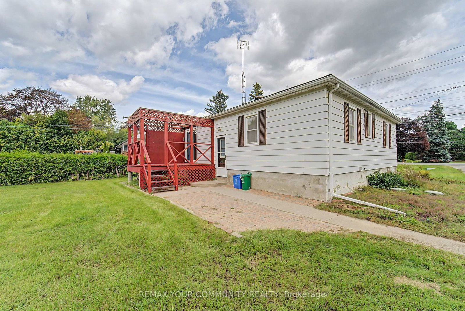 4690 Baldwin Street S • Whitby, ON photo 2