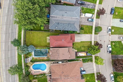 76 Lionhead Trail • Toronto, ON photo 2