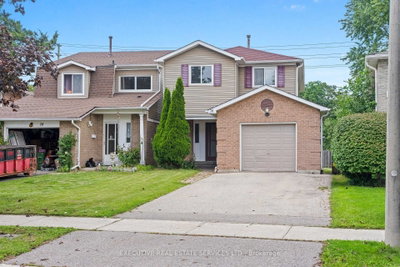 76 Lionhead Trail • Toronto, ON photo 5