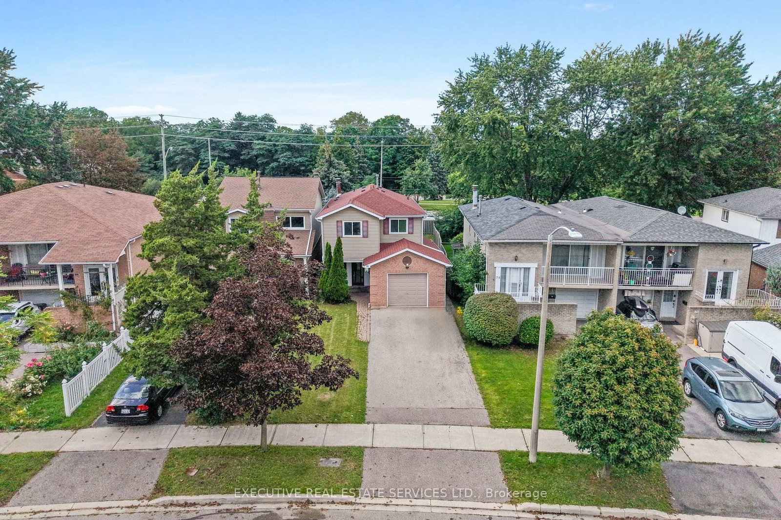 76 Lionhead Trail • Toronto, ON photo 8