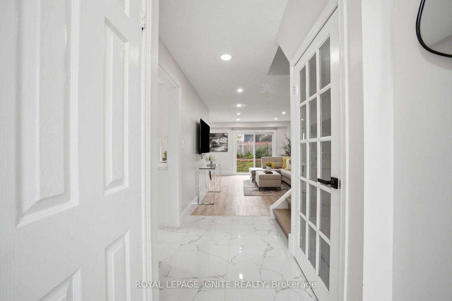 26 Winston Crescent • Whitby, ON photo 3