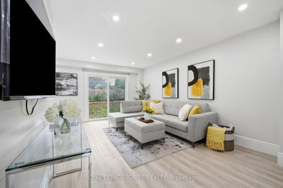 26 Winston Crescent • Whitby, ON photo 5