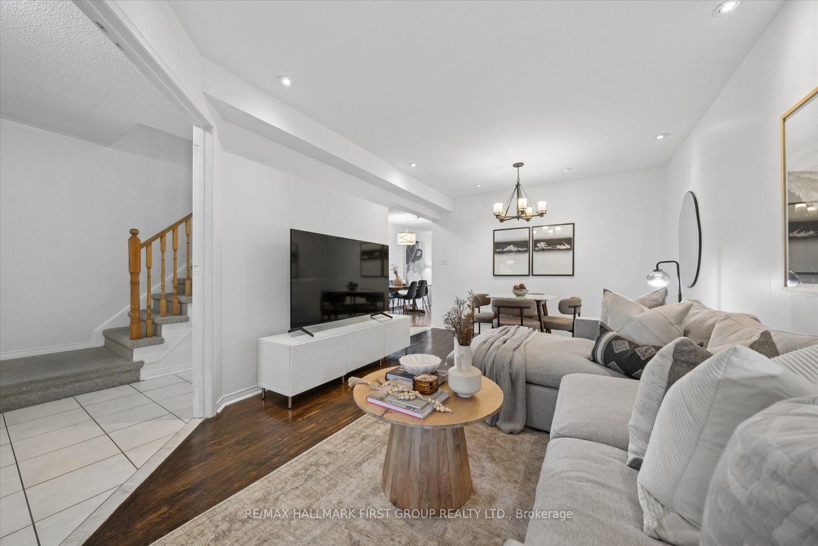 67 Epps Crescent • Ajax, ON photo 5