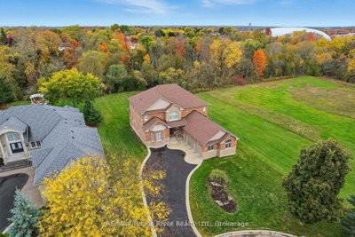 30 Hanover Court • Whitby, ON photo 2