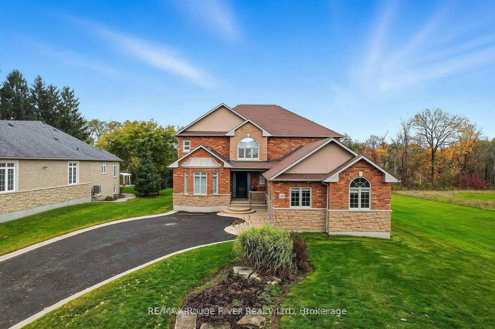 30 Hanover Court • Whitby, ON photo 4