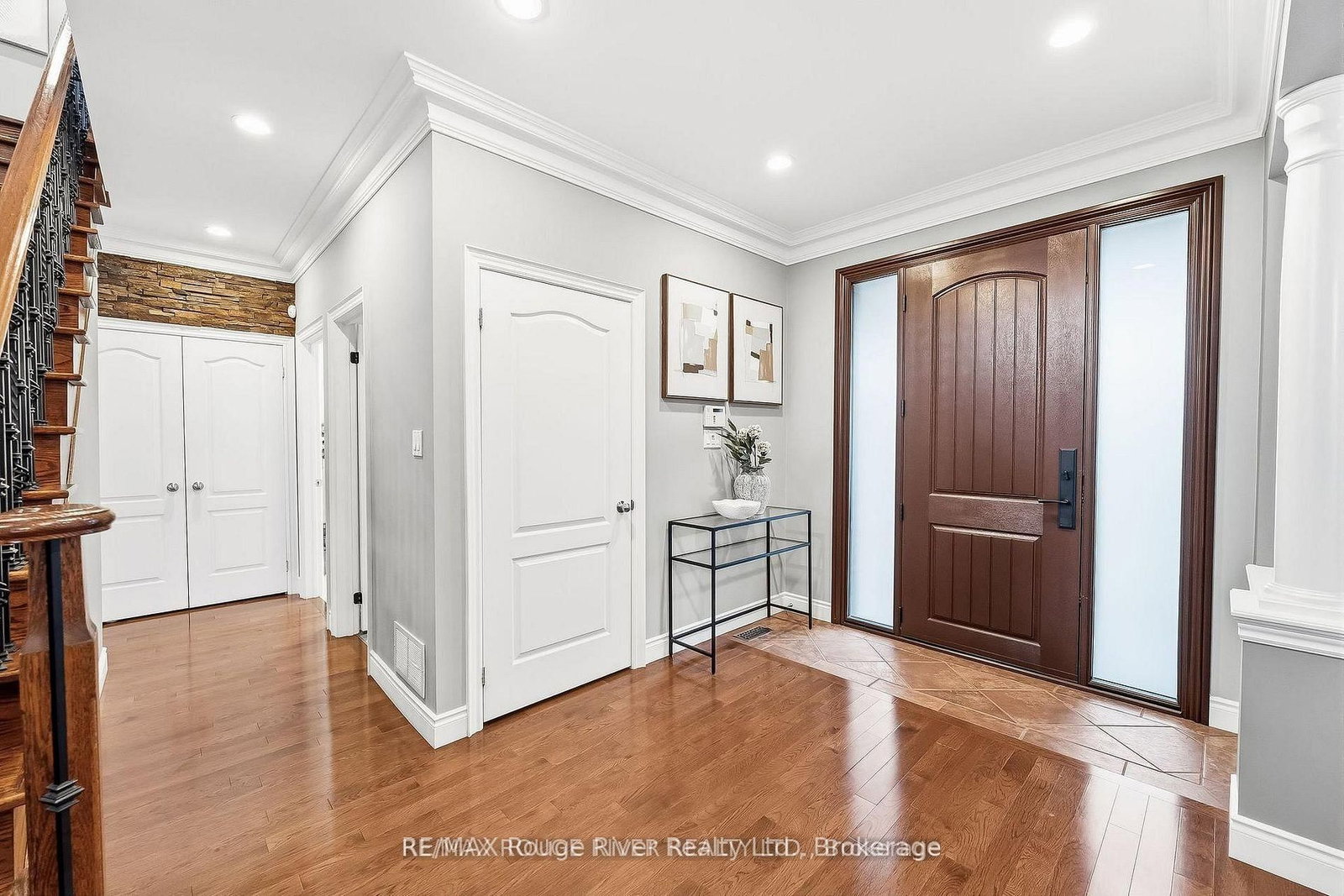 30 Hanover Court • Whitby, ON photo 8
