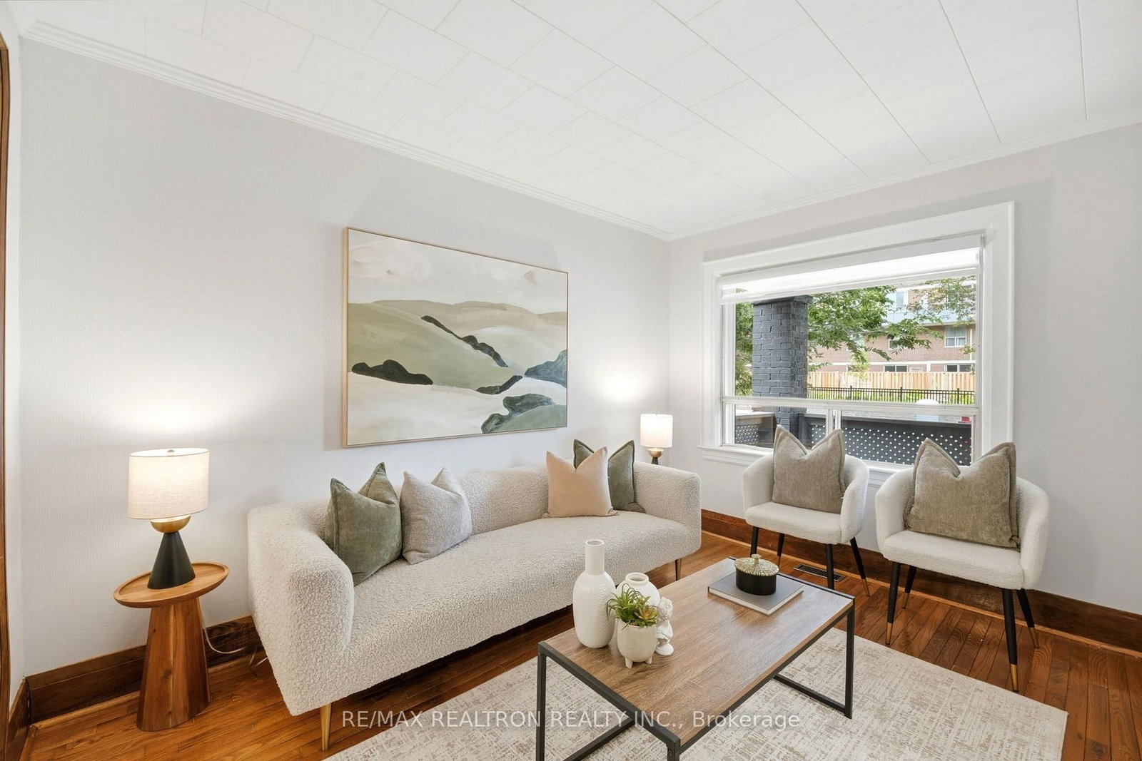 1056 Woodbine Avenue W • Toronto, ON photo 5