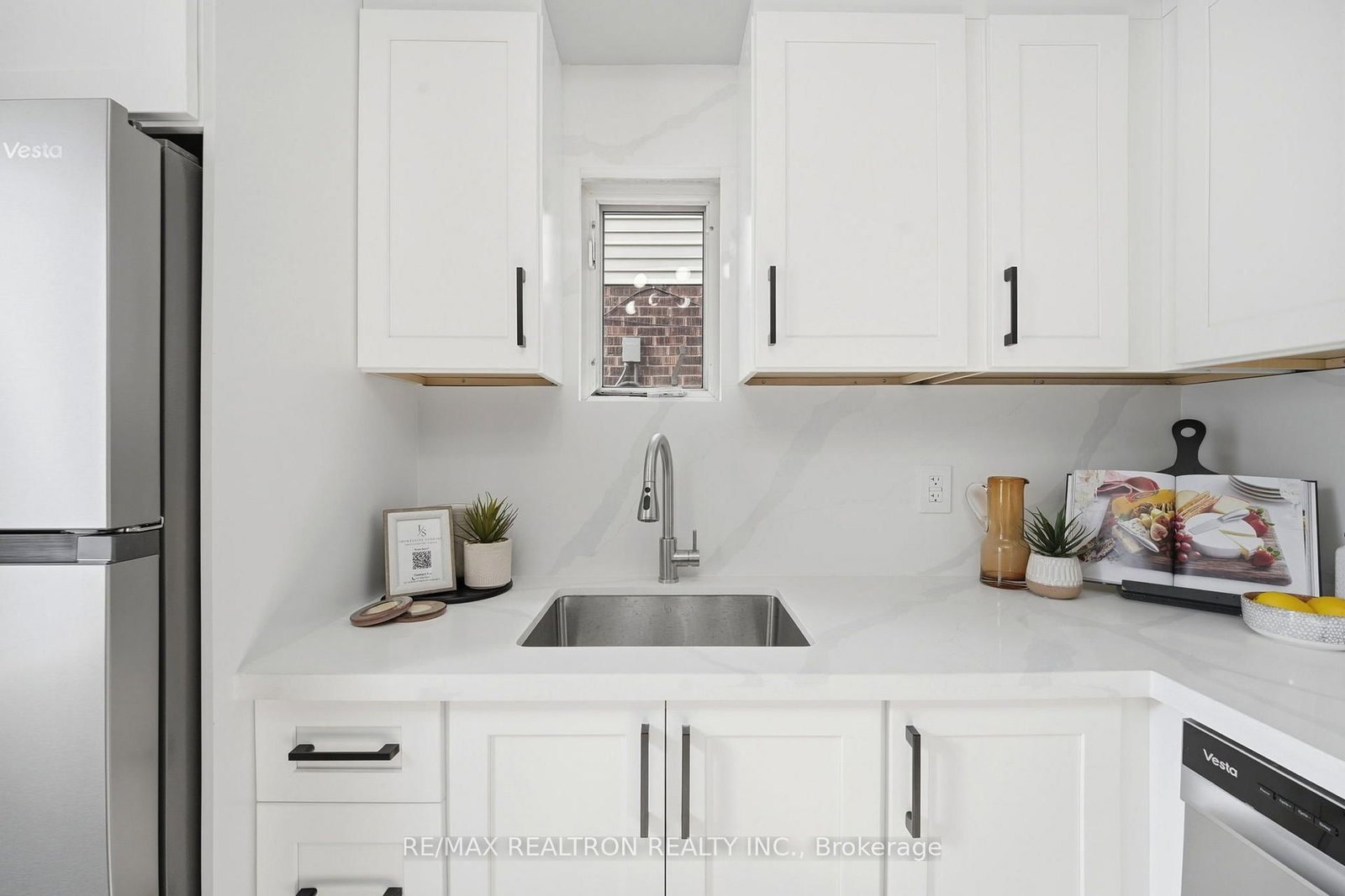 1056 Woodbine Avenue W • Toronto, ON photo 9