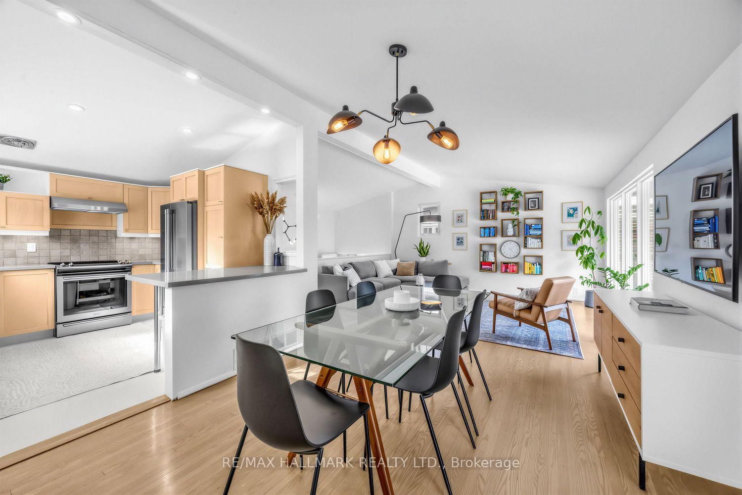 34 Dorcot Avenue • Toronto, ON photo 10