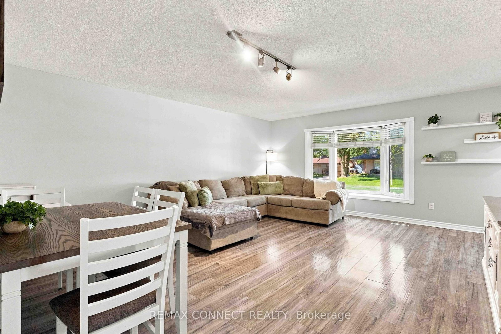 31 Roser Crescent • Clarington, ON photo 6