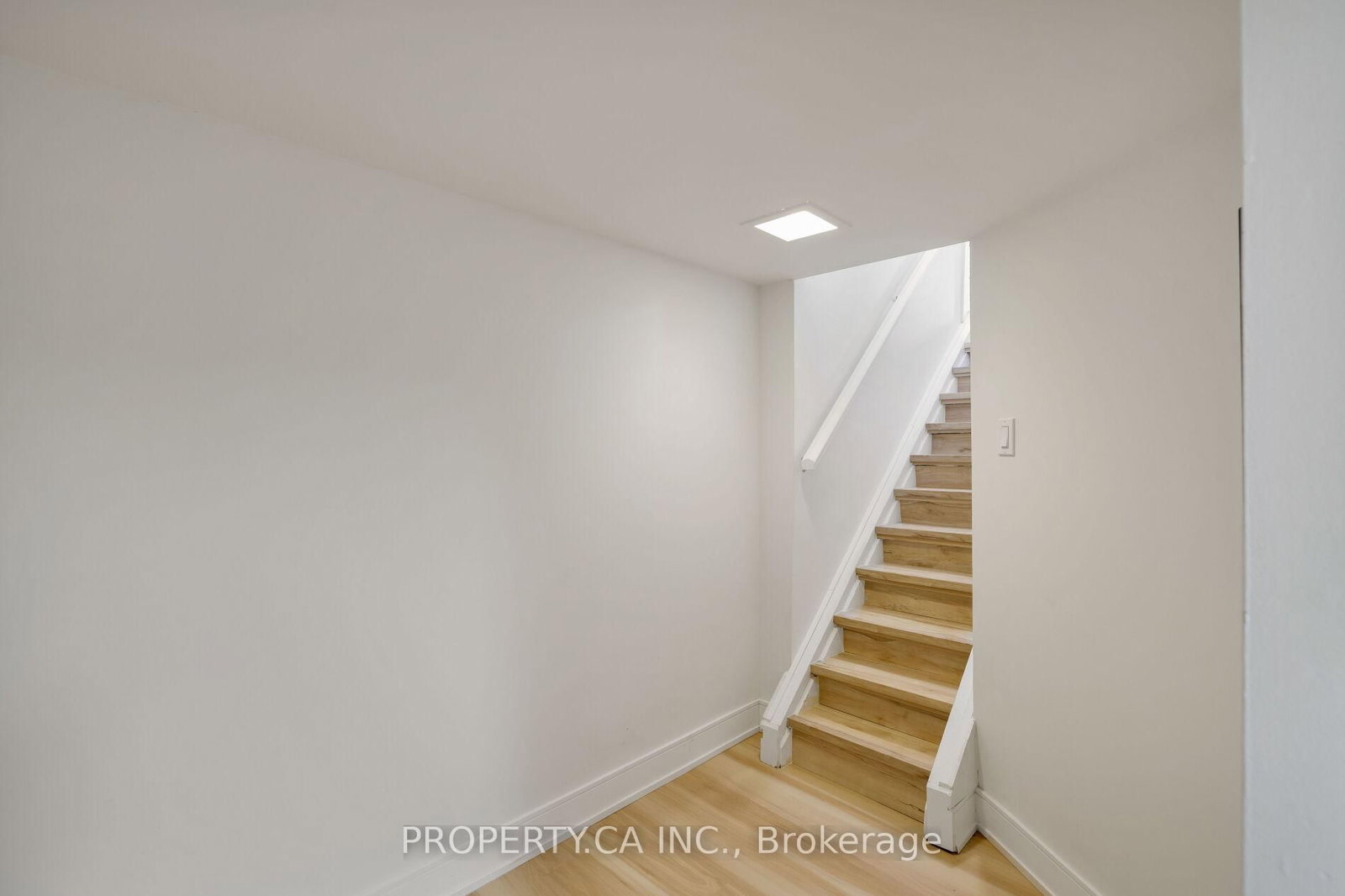 332 Woodfield Road • Toronto, ON photo 17