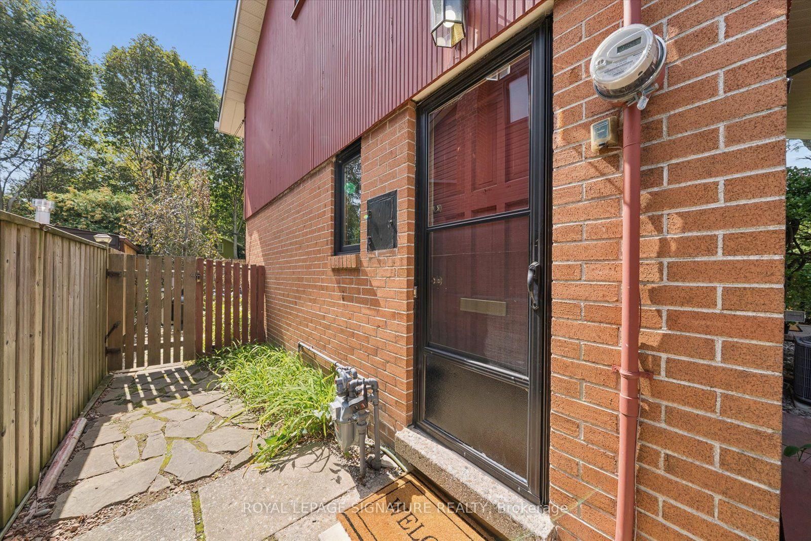 17 Lesterwood Crescent • Toronto, ON photo 33