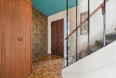 17 Lesterwood Crescent • Toronto, ON photo 4