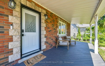 1576 Highway 2 Road • Clarington, ON photo 4