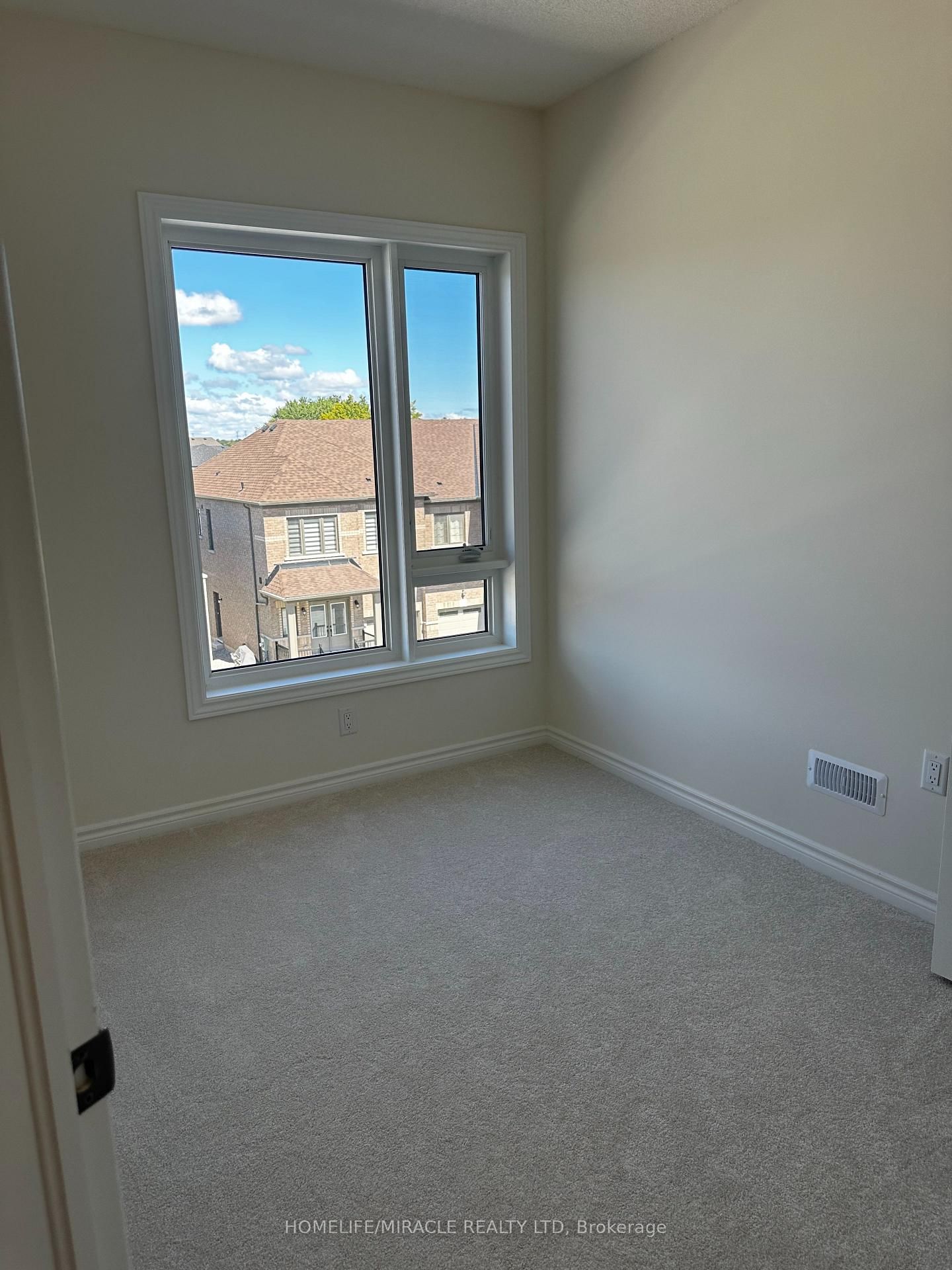 71 MCGOWAN Dr, Whitby, view 15