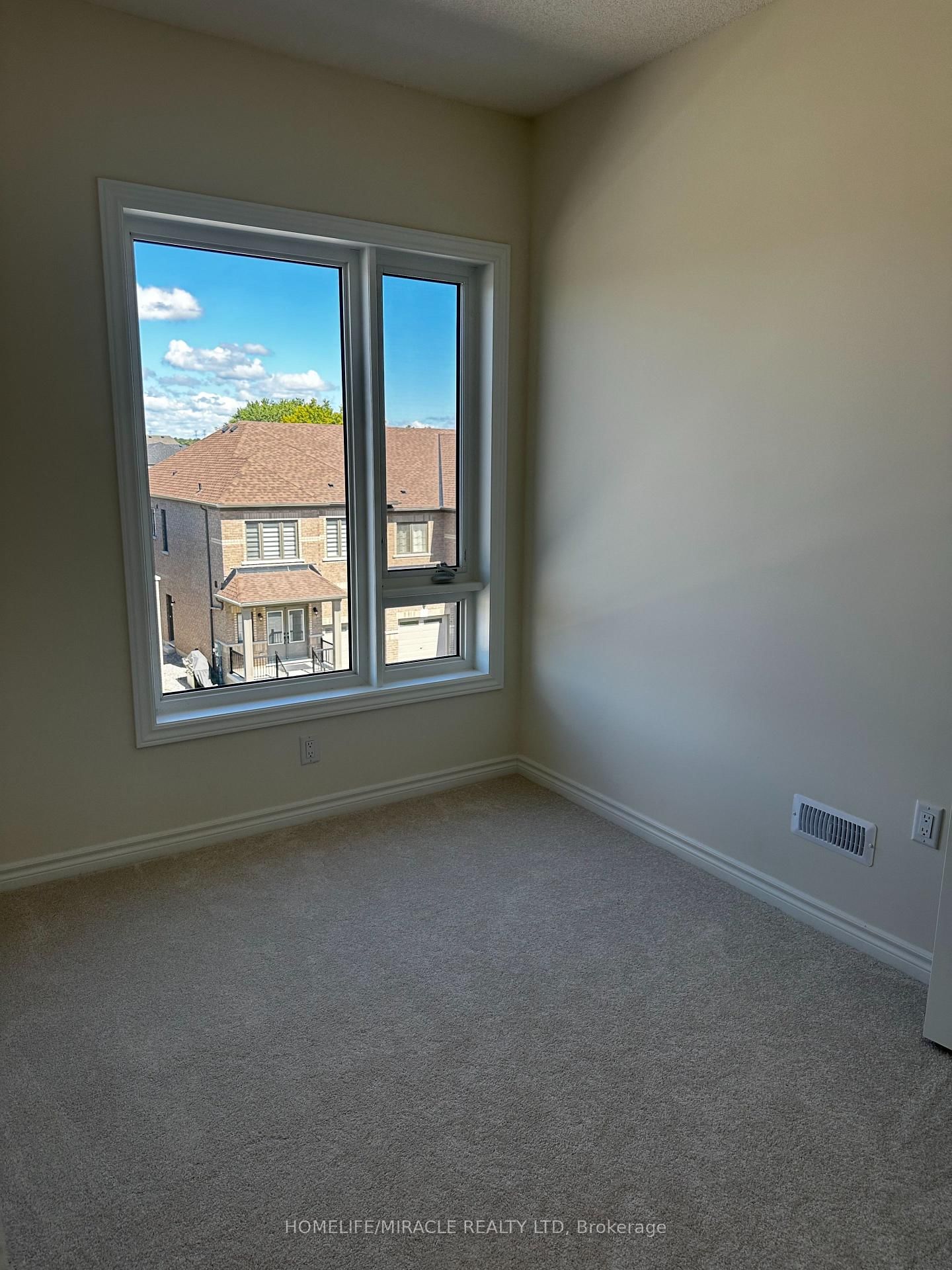 71 MCGOWAN Dr, Whitby, view 18